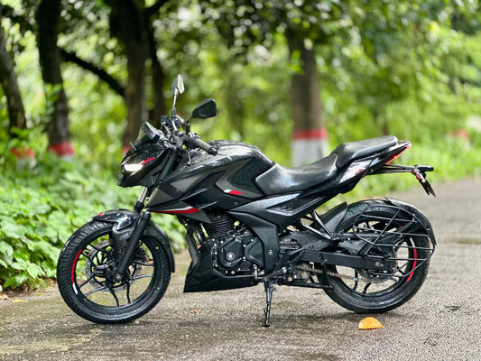 Bajaj Pulsar N250, Mileage 800 KM