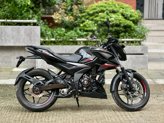 Bajaj Pulsar N160 ABS, Mileage 4050 KM