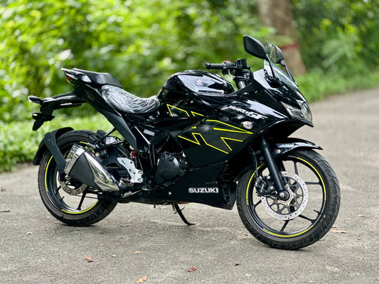 Suzuki Gixxer SF Fi ABS, Mileage 1800 KM