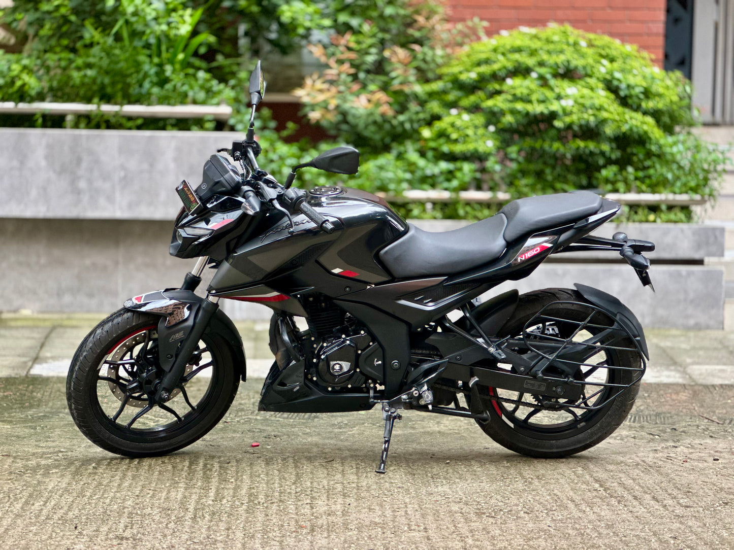 Bajaj Pulsar N160 ABS, Mileage 4050 KM