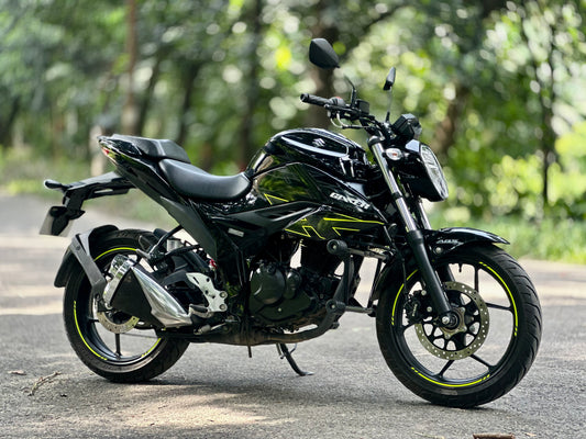 Suzuki Gixxer Fi ABS, Mileage 3800 KM